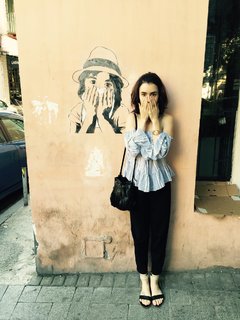 Lily Collins feet photo thumbnail