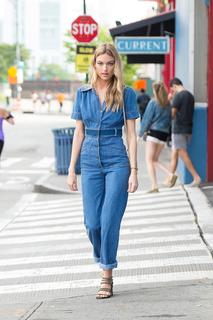Martha Hunt feet photo thumbnail