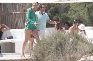 Uma Thurman feet photo thumbnail