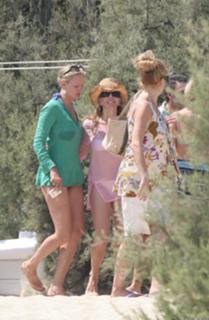 Uma Thurman feet photo thumbnail