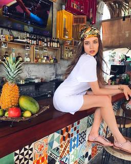 Xenia Tchoumitcheva feet photo thumbnail