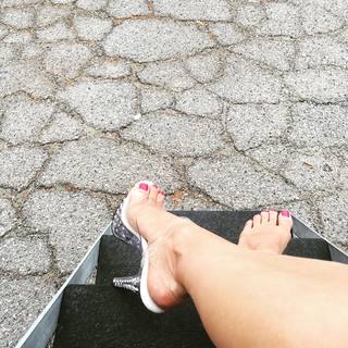Selma Blair feet photo thumbnail