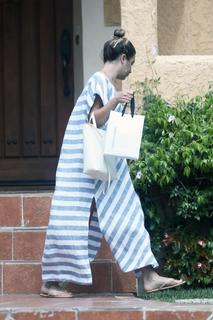 Lea Michele feet photo thumbnail