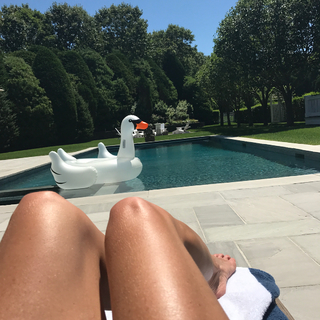 Kelly Ripa feet photo thumbnail
