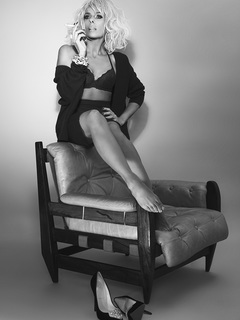 Adriane Galisteu feet photo thumbnail