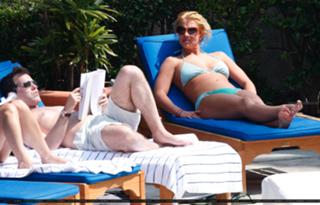 Britney Spears feet photo thumbnail