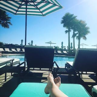 Tori Spelling feet photo thumbnail