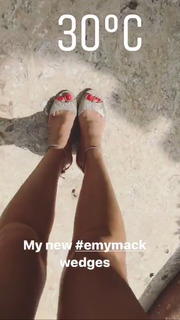 Xenia Tchoumitcheva feet photo thumbnail