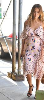 Jessica Alba feet photo thumbnail
