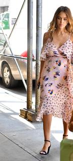 Jessica Alba feet photo thumbnail