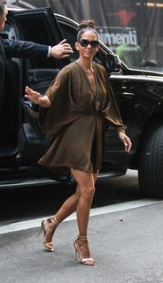 Halle Berry feet photo thumbnail