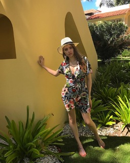 Xenia Tchoumitcheva feet photo thumbnail