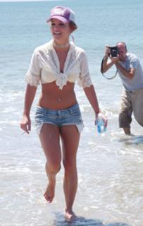 Britney Spears feet photo thumbnail