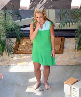 Britney Spears feet photo thumbnail