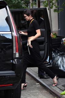 Kendall Jenner feet photo thumbnail