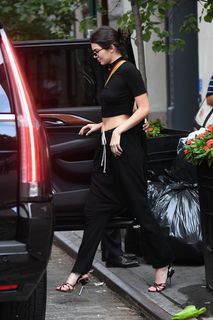 Kendall Jenner feet photo thumbnail