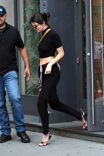 Kendall Jenner feet photo thumbnail