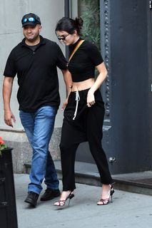 Kendall Jenner feet photo thumbnail