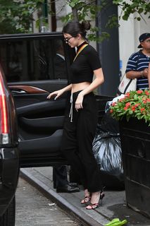 Kendall Jenner feet photo thumbnail