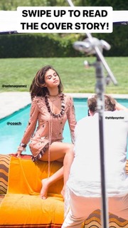 Selena Gomez feet photo thumbnail