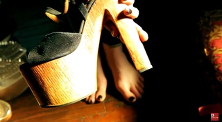 Katherine von Drachenberg feet photo thumbnail