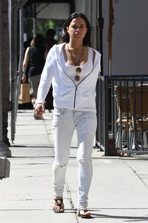 Michelle Rodriguez feet photo thumbnail