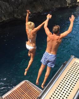 Holly Willoughby feet photo thumbnail