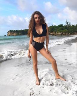 Xenia Tchoumitcheva feet photo thumbnail
