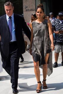 Halle Berry feet photo thumbnail