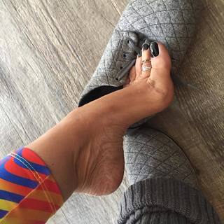 Karin Klemp feet photo thumbnail