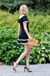 Emma Roberts feet photo thumbnail