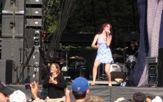 Joss Stone feet photo thumbnail
