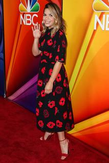America Ferrera feet photo thumbnail