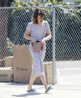 Mandy Moore feet photo thumbnail