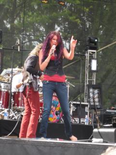 Joss Stone feet photo thumbnail