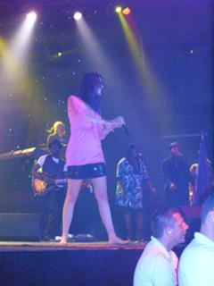 Joss Stone feet photo thumbnail
