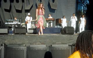 Joss Stone feet photo thumbnail