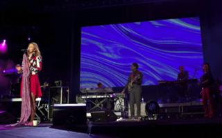 Joss Stone feet photo thumbnail