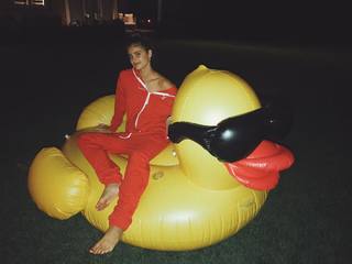 Taylor Hill feet photo thumbnail