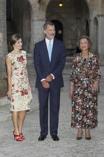 Queen Letizia of Spain feet photo thumbnail