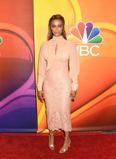 Tyra Banks feet photo thumbnail