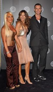 Elizabeth Hurley feet photo thumbnail