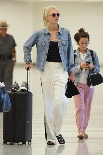 Karlie Kloss feet photo thumbnail