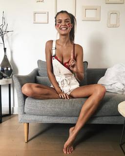 Josephine Skriver feet photo thumbnail