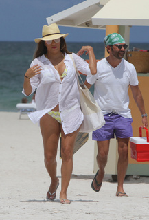 Eva Longoria feet photo thumbnail