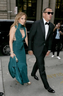 Jennifer Lopez feet photo thumbnail