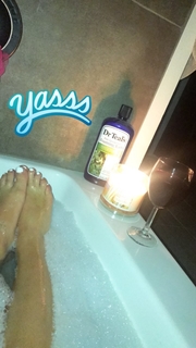 Amanda Saccomanno feet photo thumbnail