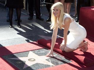 Gwyneth Paltrow feet photo thumbnail