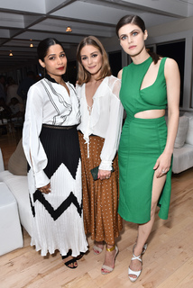 Freida Pinto feet photo thumbnail
