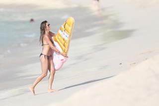 Heidi Klum feet photo thumbnail